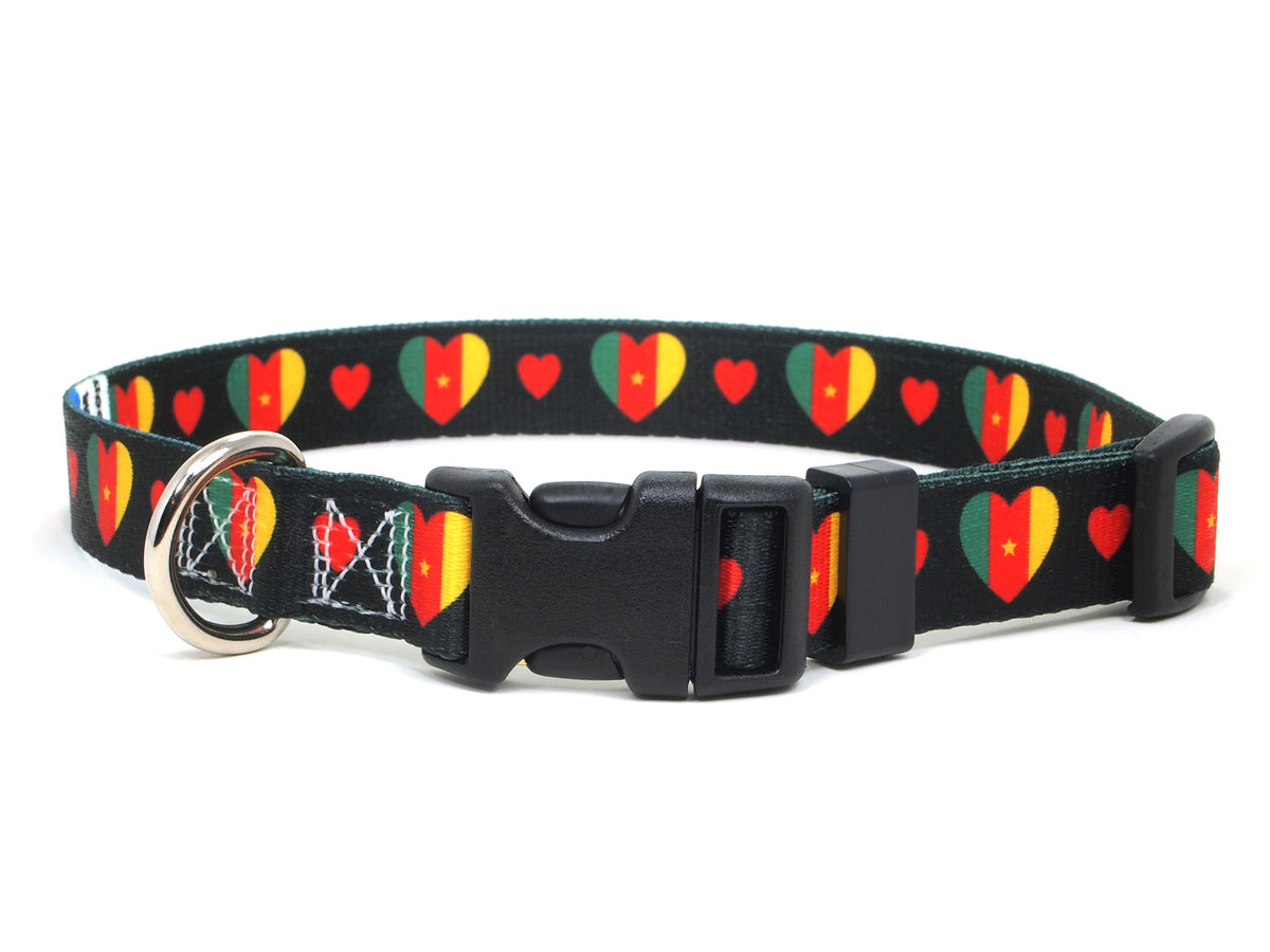 Dog Collar with Cameroon Hearts Pattern in black