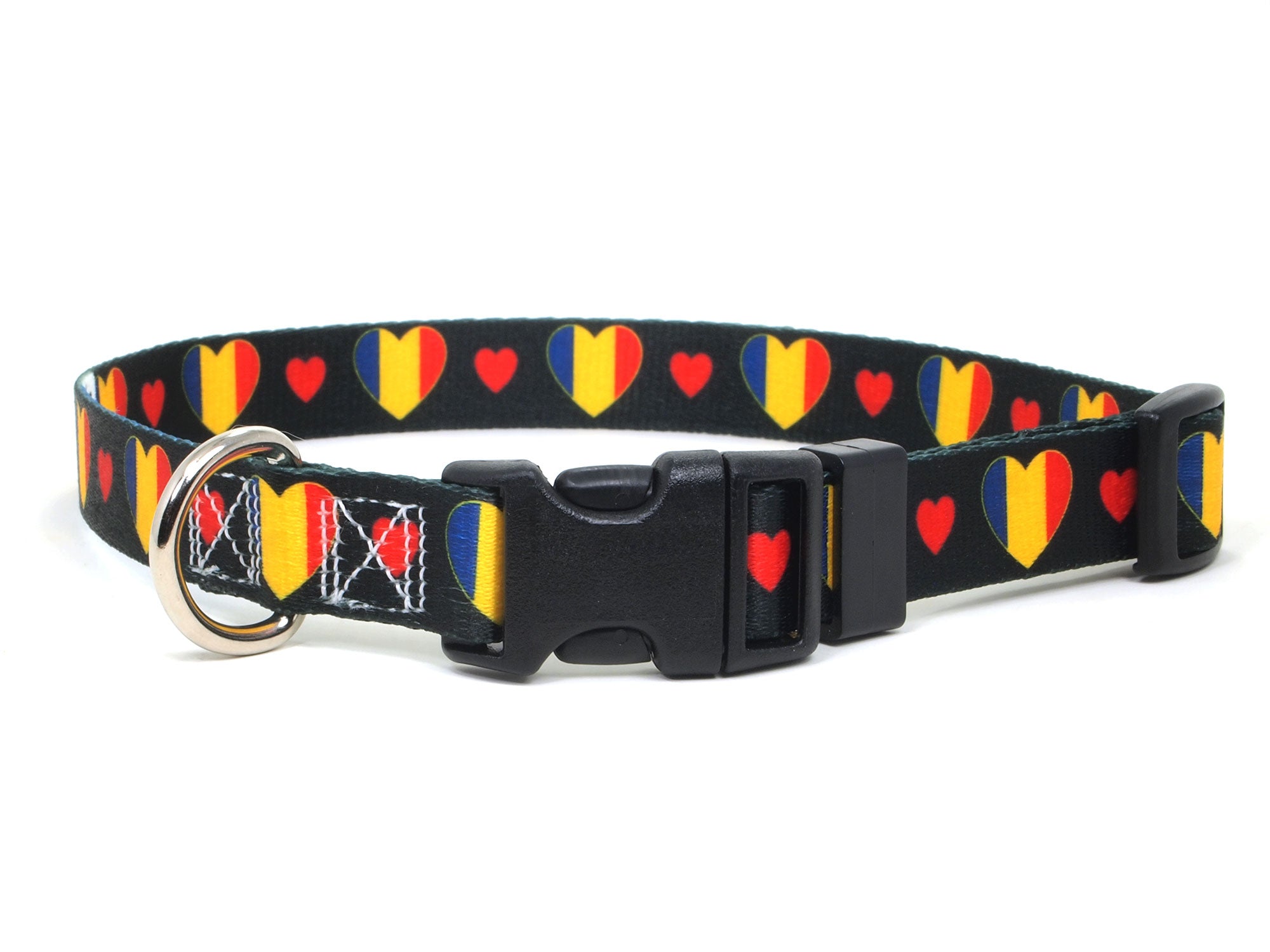 Dog Collar with Chad Hearts Pattern in black